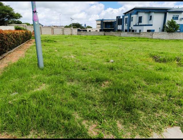 LAND FOR SALE IN WOODHILL ESTATE